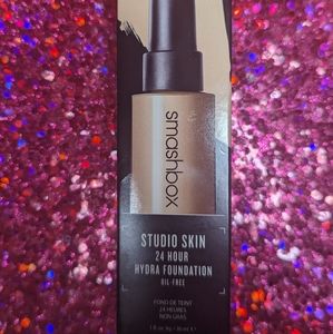 BNIB Smashbox Studio Skin 34 Hour Hydra Foundation in "Light"